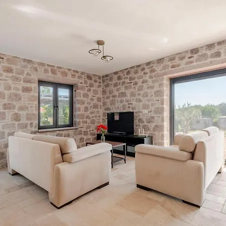 Rustic Stone House With Spacious Terrace 2br * Ören