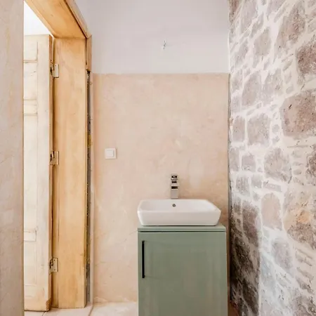 Nyaraló Rustic Stone House With Spacious Terrace 2br