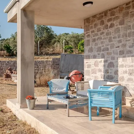 Nyaraló Rustic Stone House With Spacious Terrace 2br