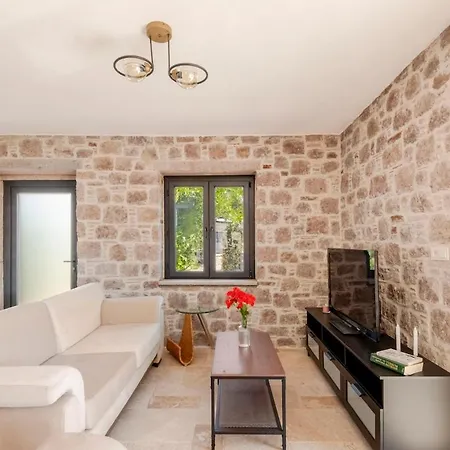 Rustic Stone House With Spacious Terrace 2br *