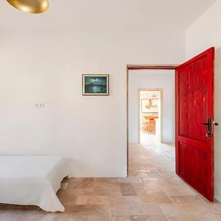 Rustic Stone House With Spacious Terrace 2br Nyaraló