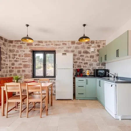 Rustic Stone House With Spacious Terrace 2br *