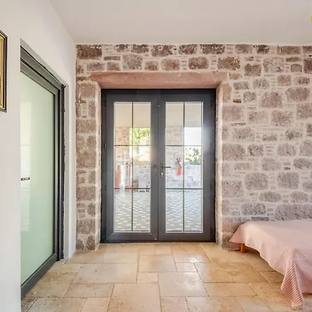 Nyaraló Rustic Stone House With Spacious Terrace 2br *
