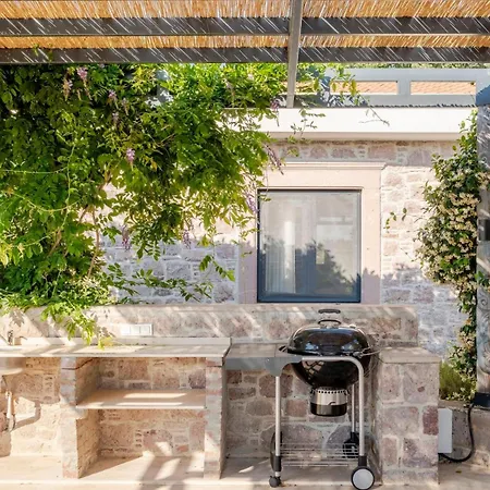 Nyaraló Rustic Stone House With Spacious Terrace 2br