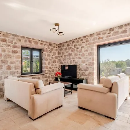 Rustic Stone House With Spacious Terrace 2br * Ören